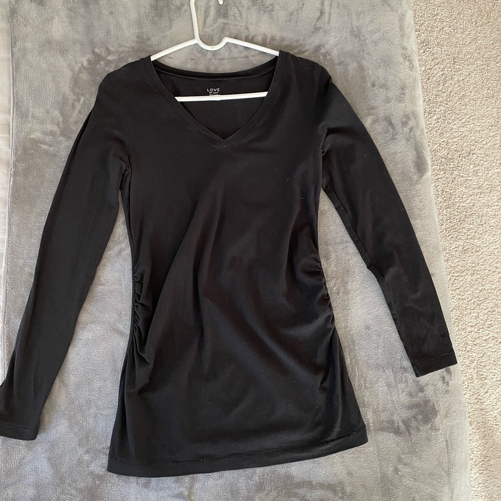 Long sleeved Gap Maternity shirt in black size small